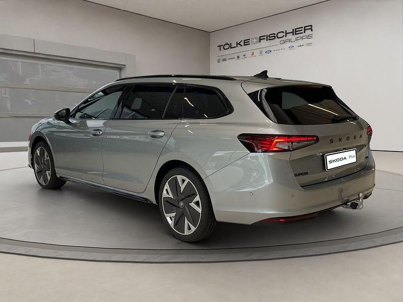 Neu Skoda Superb SportLine 193 PS (141 kW) 2025 Silber Kombi
