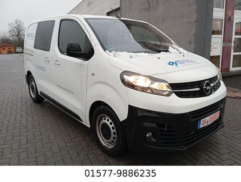 Weiß Gebraucht 2020 Opel Vivaro Van | 20.990 € (Guter Preis) - Bild 1/4