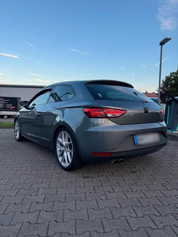 Grau Gebraucht 2016 Seat Leon SC FR Kleinwagen | 9.000 € (Fairer Preis) - Bild 1/4