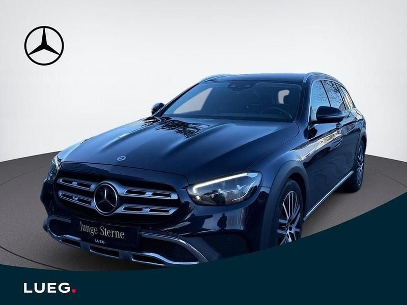 Metalliclack nautikblau metall Gebraucht 2021 Mercedes E220 Avantgarde Kombi | 38.200 € - Bild 1/4