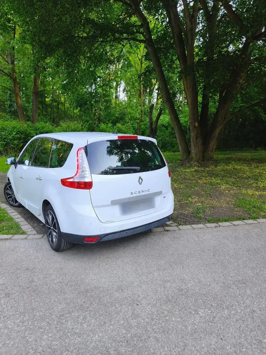 Gebraucht Renault Scénic III Bose Edition 131 PS (96 kW) 2011 Weiß Van / Kleinbus