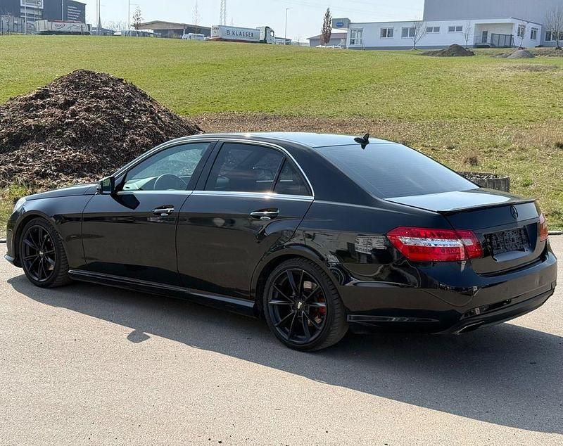 Gebraucht Mercedes E250 204 PS (150 kW) 2012 Schwarz Limousine