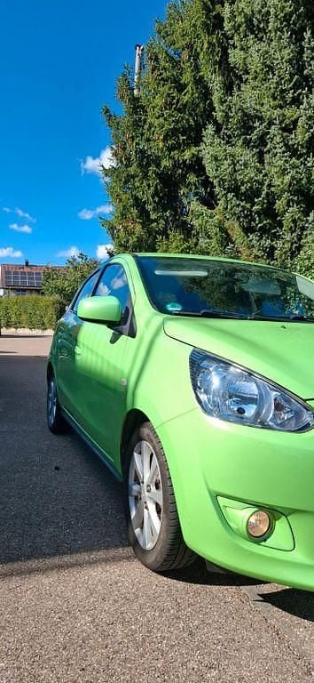 Gebraucht Mitsubishi Space Star Plus 80 PS (58 kW) 2015 Grün Limousine