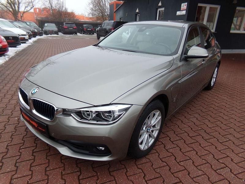 Gebraucht BMW 330e Advantage 184 PS (135 kW) 2017 Silber Limousine