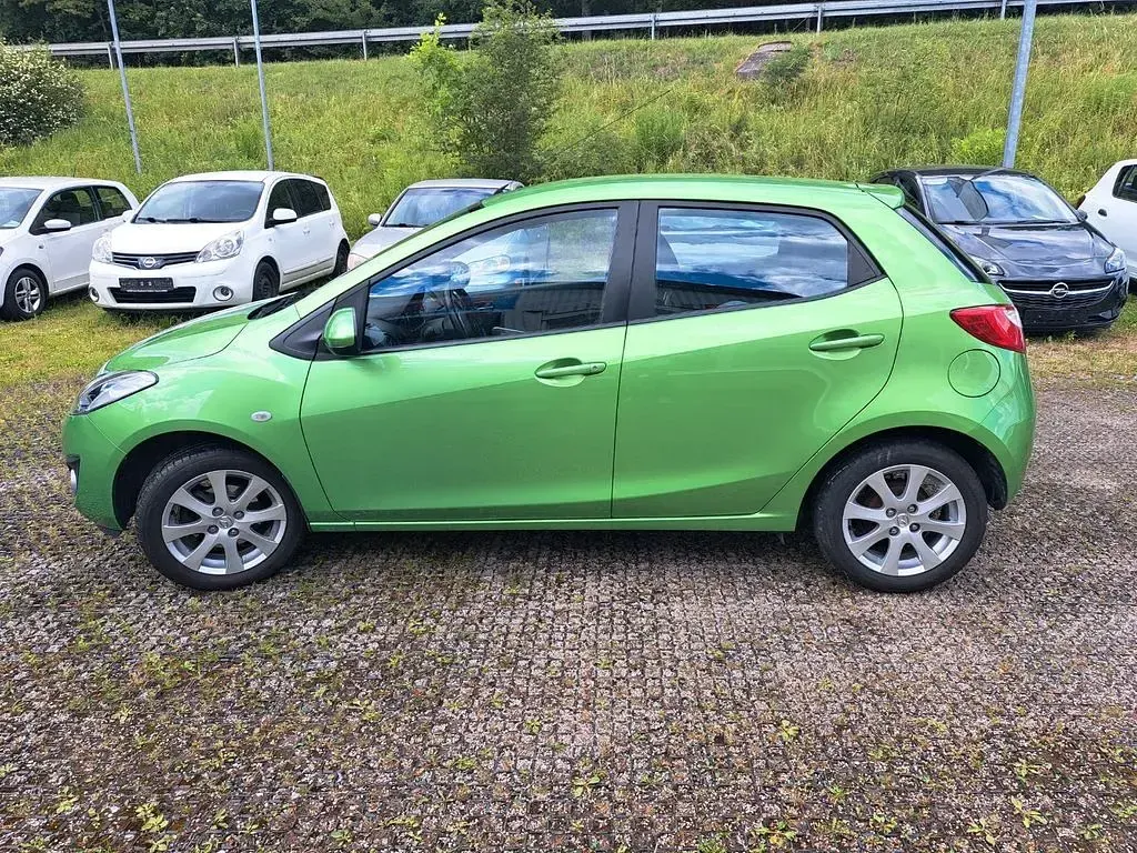 Gebraucht Mazda 2 Active 84 PS (61 kW) 2011 Grün Kleinwagen