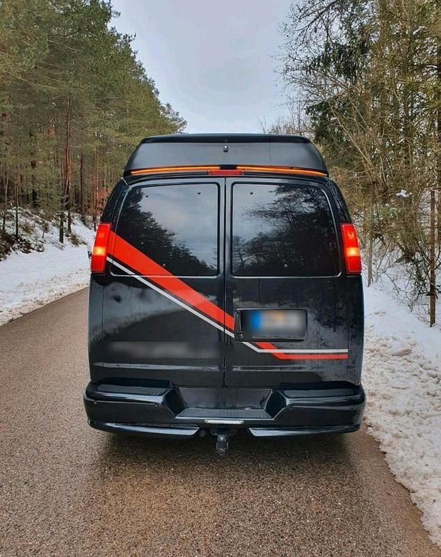 Używany Chevrolet Express 300 KM (220 kW) 2006 Czarny Minivan