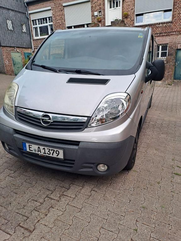 Silber Gebraucht 2012 Opel Vivaro Van | 11.500 € - Bild 1/4