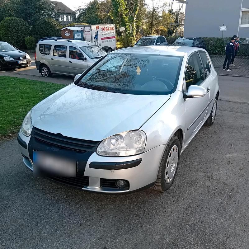 Gebraucht VW Golf V 105 PS (77 kW) 2005 Silber Kleinwagen