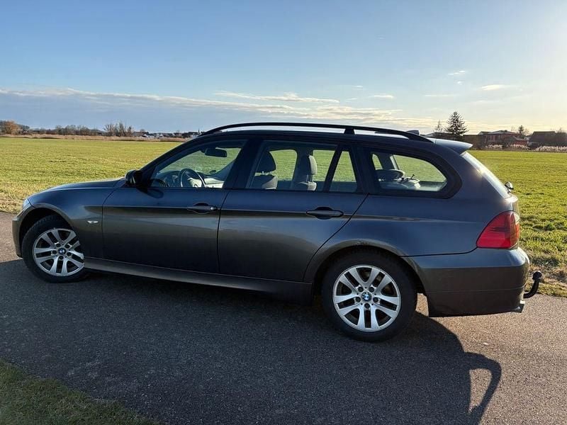 Gebraucht BMW 320 177 PS (130 kW) 2008 Grau Kombi