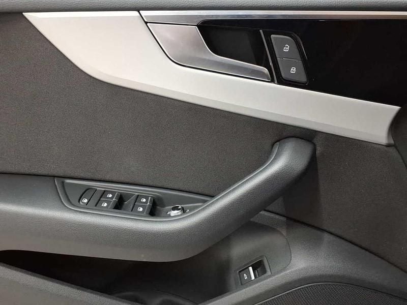 Gebraucht Audi A4 Advanced 204 PS (150 kW) 2024 Navarrablau metallic Kombi