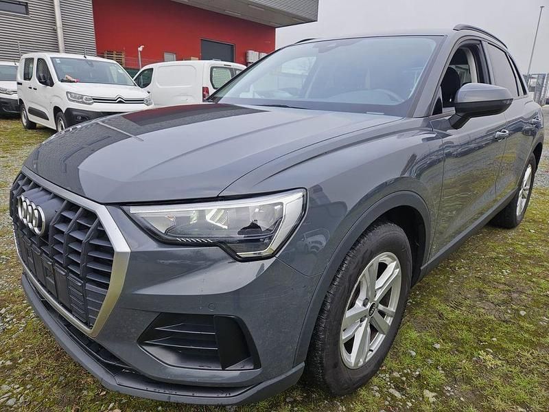 Grau Gebraucht 2020 Audi Q3 Sport SUV | 21.420 € (Teuer) - Bild 1/4