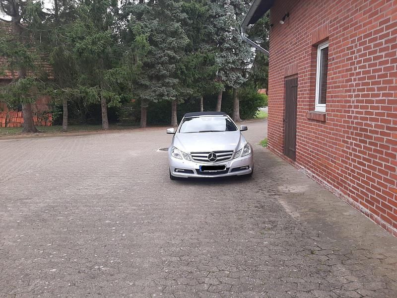 Gebraucht Mercedes E220 Avantgarde 170 PS (125 kW) 2010 Silber Cabrio