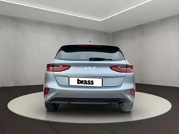 Neu Kia Ceed 140 PS (102 kW) 2026 Lunarsilber met. Kleinwagen