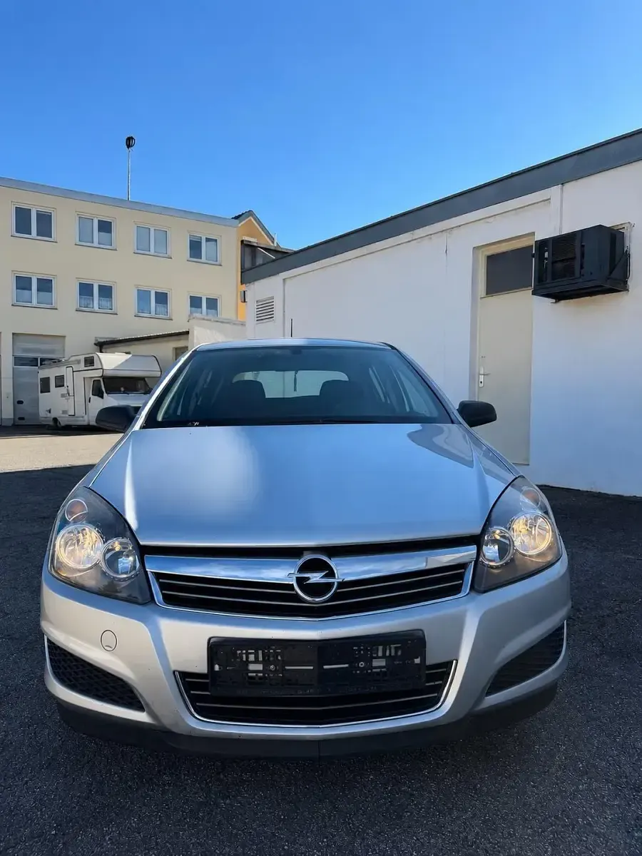 Gebraucht Opel Astra 90 PS (66 kW) 2009 Silber Kleinwagen