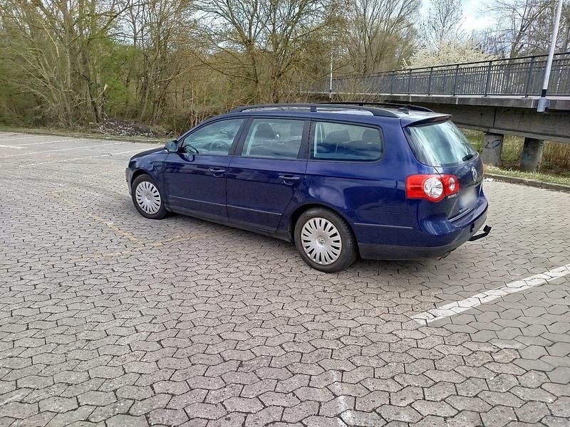 Gebraucht VW Passat 140 PS (102 kW) 2009 Blau Kombi