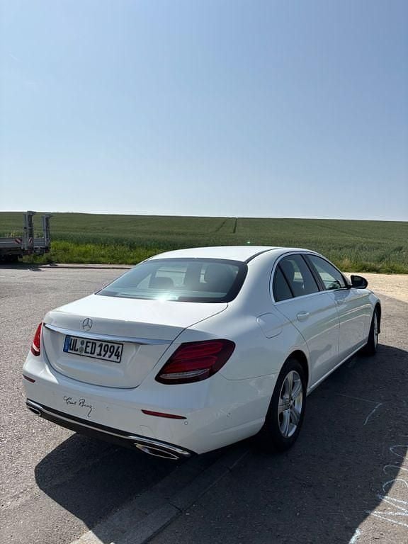 Gebraucht Mercedes E200 Avantgarde 184 PS (135 kW) 2016 Weiß Limousine