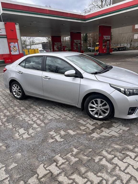 Gebraucht Toyota Corolla Multidrive S 132 PS (97 kW) 2013 Silber Limousine