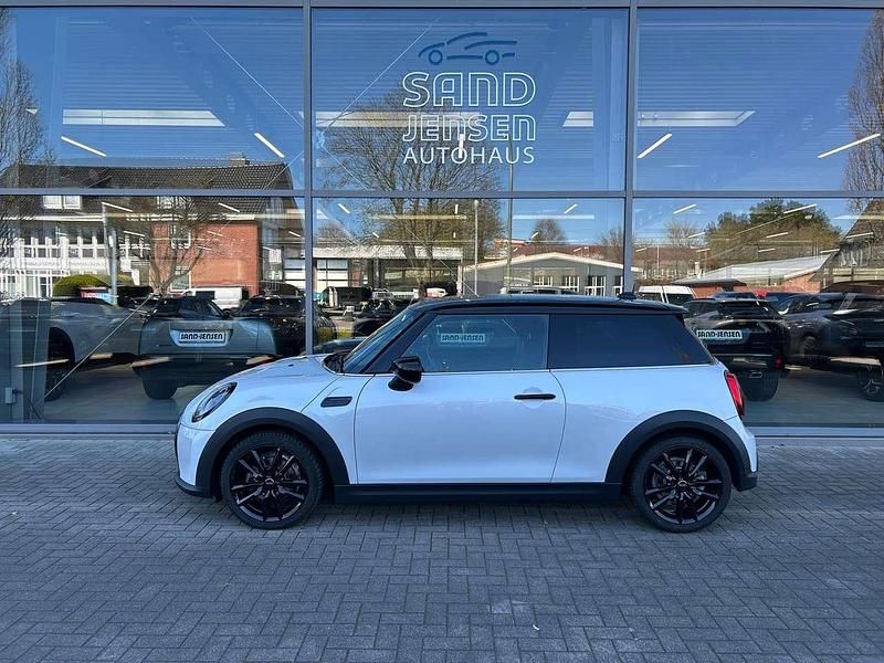Gebraucht Mini Cooper Classic 136 PS (100 kW) 2023 Nanuq weiss Kleinwagen