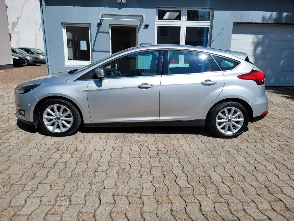Gebraucht Ford Focus Titanium 125 PS (91 kW) 2017 Polarsilber metallic Limousine