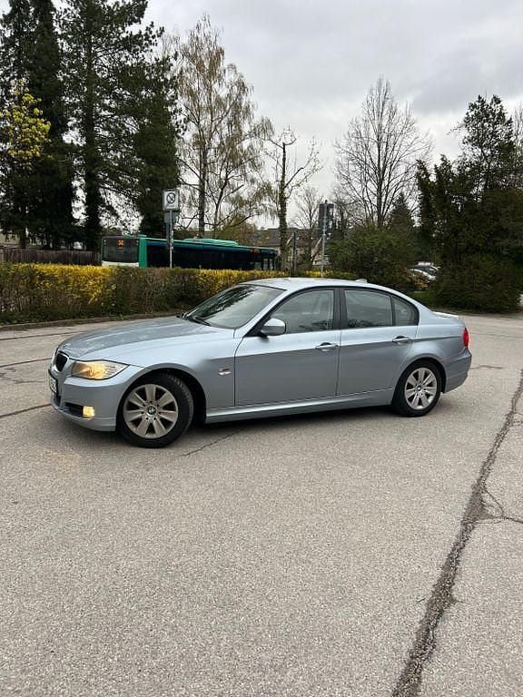 Second-hand BMW 320 170 CP (125 kW) 2009 Albastru Berlinǎ