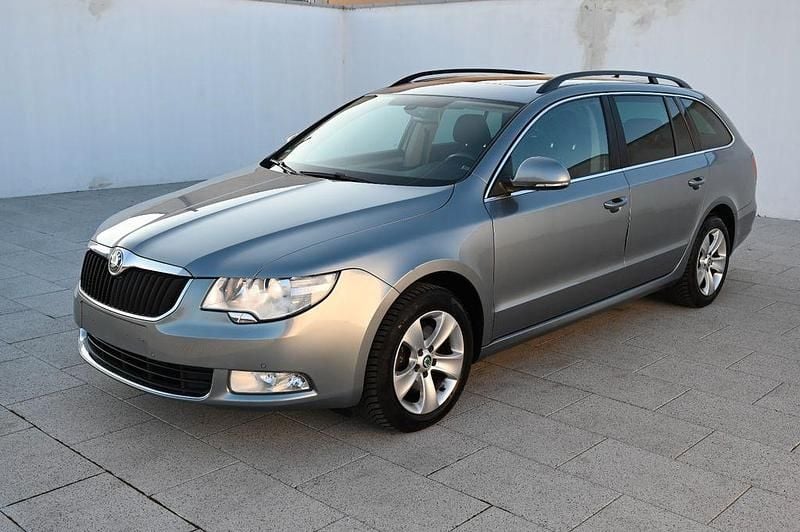 Gebraucht Skoda Superb Ambition 170 PS (125 kW) 2011 Grau Limousine