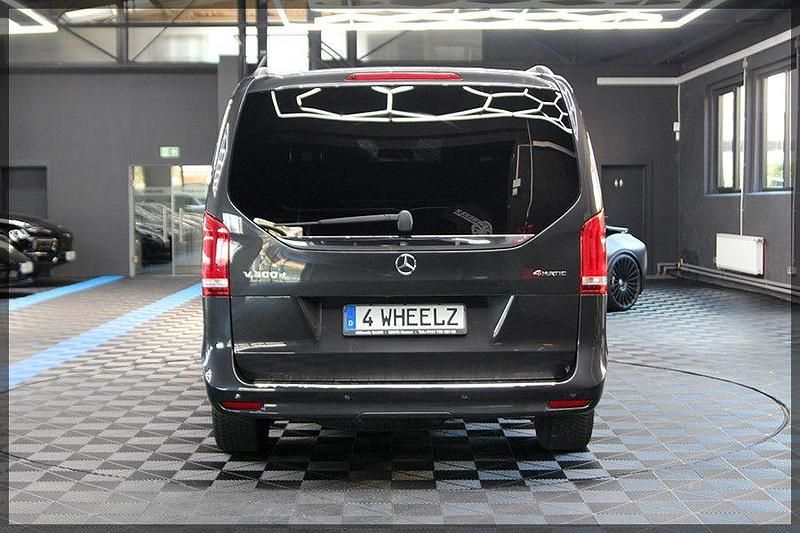 Gebraucht Mercedes V300 Avantgarde Edition 237 PS (174 kW) 2022 Grau Van / Kleinbus