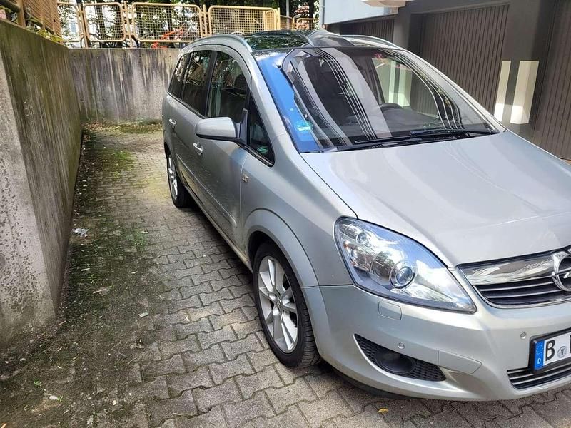 Grau Gebraucht 2008 Opel Vectra Van / Kleinbus | 2.650 € (Fairer Preis) - Bild 1/4
