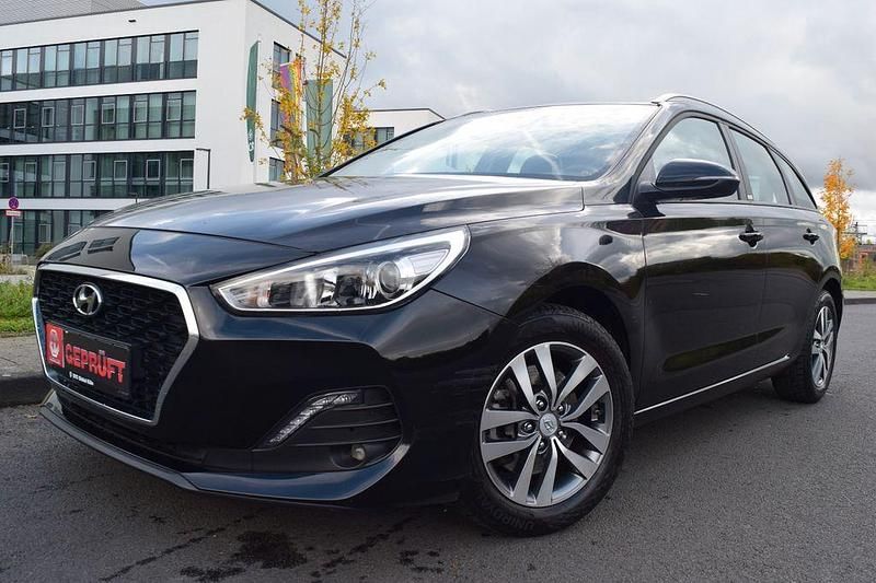 Schwarz Gebraucht 2020 Hyundai i30 Trend Kombi | 14.999 € (Superpreis) - Bild 1/4