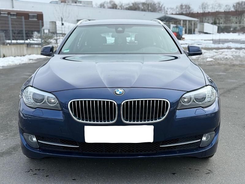 Gebraucht BMW 525 Sport Line 218 PS (160 kW) 2012 Blau Kombi