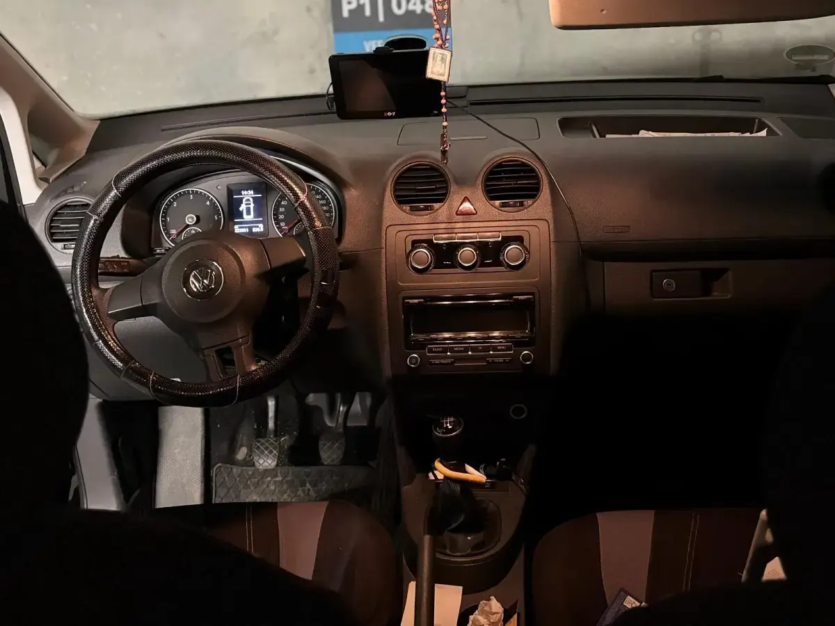 Gebraucht VW Caddy 102 PS (75 kW) 2015 Schwarz Van / Kleinbus