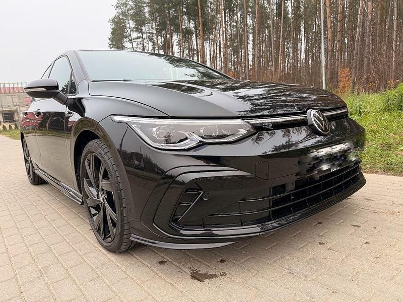 Schwarz Gebraucht 2024 VW Golf VIII R-line Limousine | 26.900 € (Guter Preis) - Bild 1/4