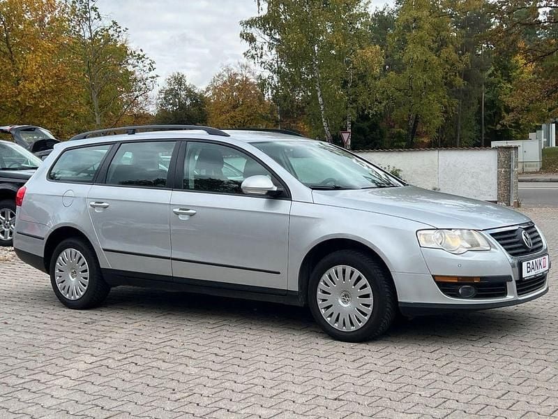 Silber Gebraucht 2011 VW Passat Comfortline Kombi | 5.950 € (Superpreis) - Bild 1/4