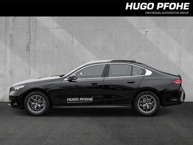 Gebraucht BMW 520 Sport Line 208 PS (152 kW) 2024 Saphirschwarz Limousine