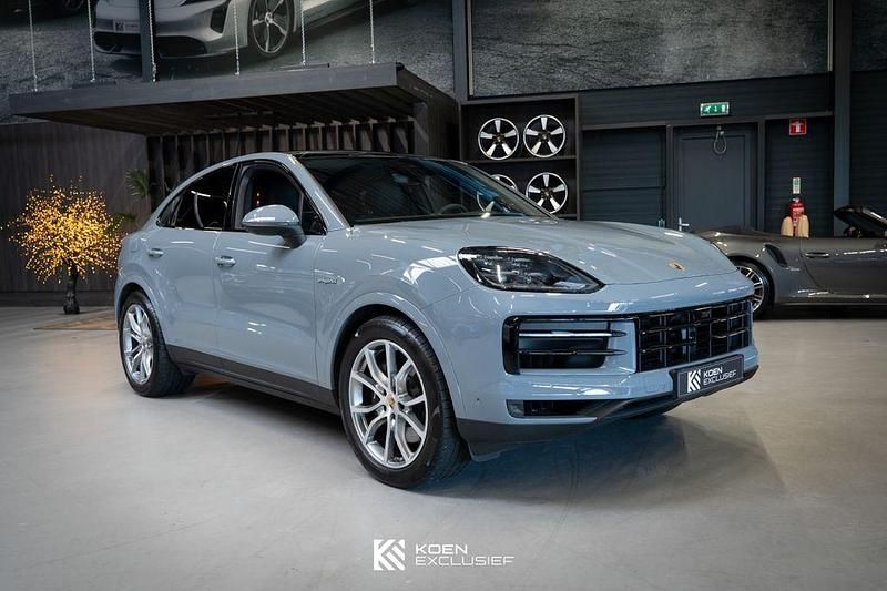 Gebraucht Porsche Cayenne Coupe 305 PS (224 kW) 2024 Grau Coupé