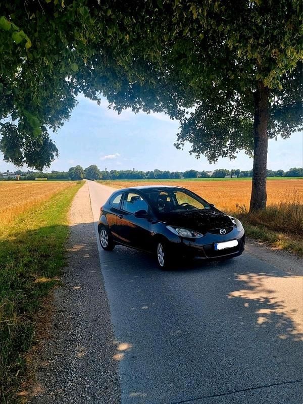Schwarz Gebraucht 2009 Mazda 2 Limousine | 1.100 € (Guter Preis) - Bild 1/4