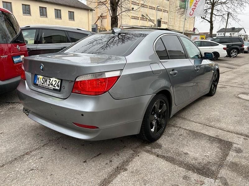 Gebraucht BMW 525 Sport Line 177 PS (130 kW) 2005 Grau Limousine