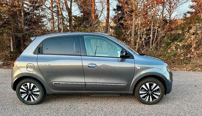 Grau Gebraucht 2022 Renault Twingo Techno Kleinwagen | 13.499 € (Fairer Preis) - Bild 1/4
