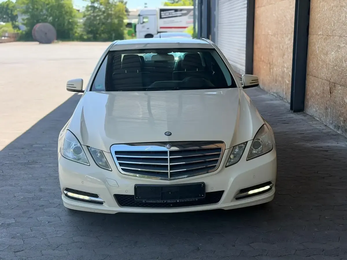 Gebraucht Mercedes E200 136 PS (100 kW) 2013 Gelb Limousine
