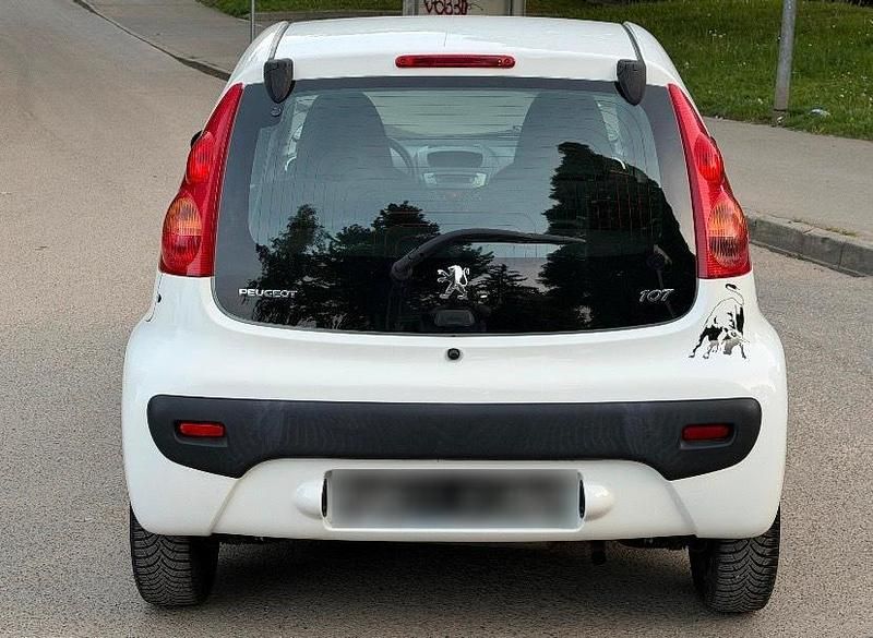 Gebraucht Peugeot 107 68 PS (50 kW) 2012 Weiß Kleinwagen