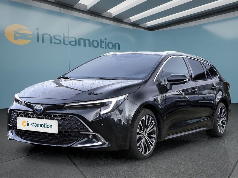 Schwarz Gebraucht 2025 Toyota Corolla Hybrid Limousine | 28.749 € (Fairer Preis) - Bild 1/4