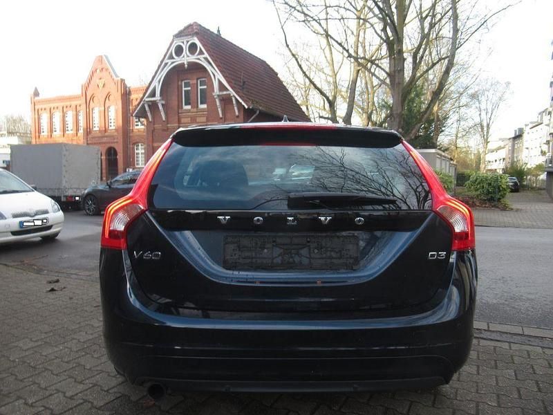 Gebraucht Volvo V60 Kinetic 150 PS (110 kW) 2017 Blau Kombi