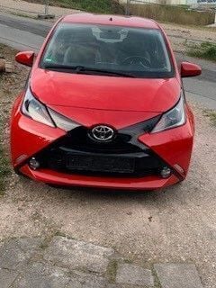 Rot Gebraucht 2015 Toyota Aygo X-play Kleinwagen | 6.750 € (Superpreis) - Bild 1/4