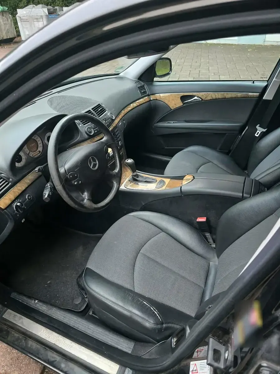 Gebraucht Mercedes E220 170 PS (125 kW) 2006 Schwarz Kombi