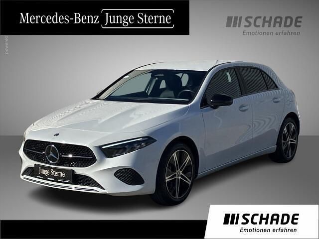 Weiß Gebraucht 2023 Mercedes A250 Progressive Limousine | 30.750 € (Fairer Preis) - Bild 1/4