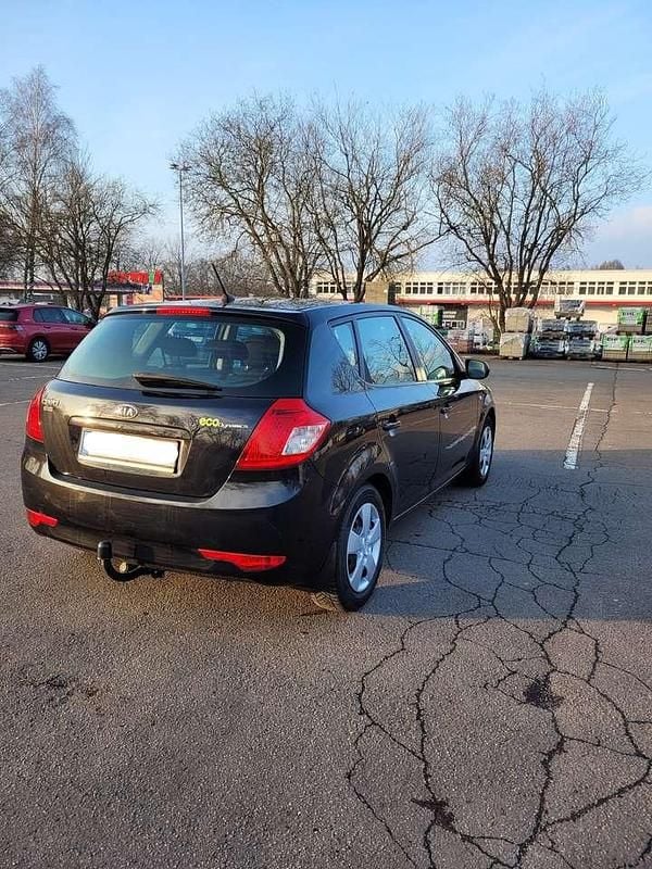 Gebraucht Kia Ceed 90 PS (66 kW) 2010 Schwarz Kleinwagen
