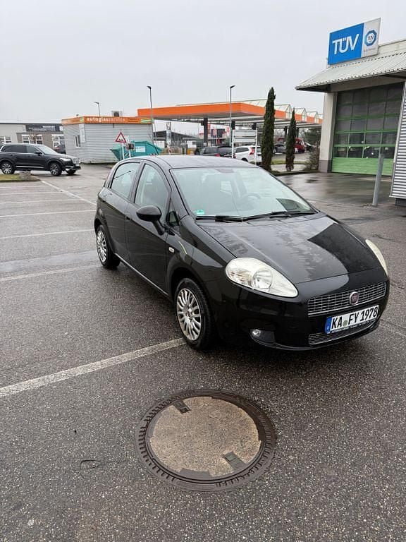 Schwarz Gebraucht 2009 Fiat Punto Limousine | 2.100 € (Fairer Preis) - Bild 1/4
