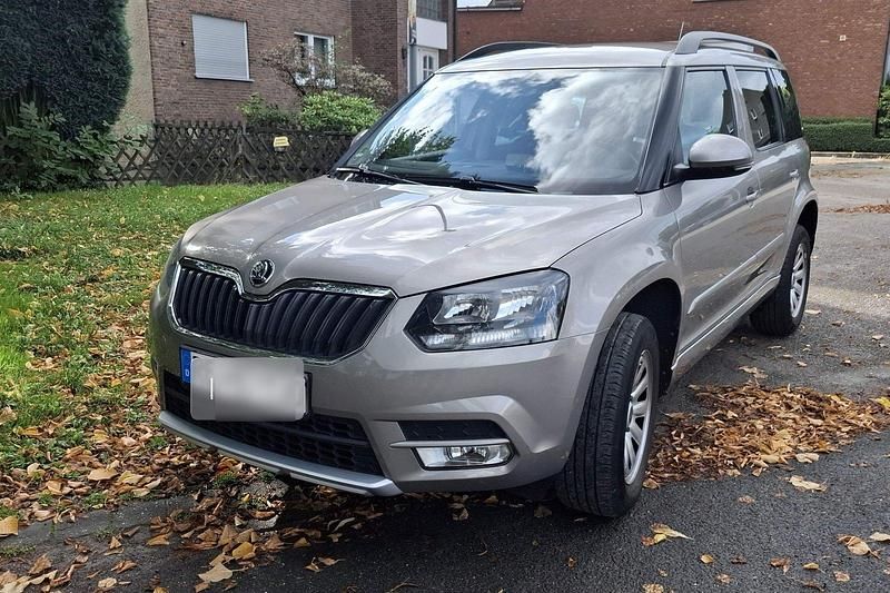 Beige Gebraucht 2016 Skoda Yeti SUV | 9.999 € (Guter Preis) - Bild 1/4