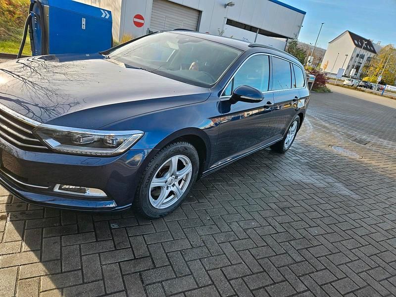 Gebraucht VW Passat 150 PS (110 kW) 2015 Blau Kombi