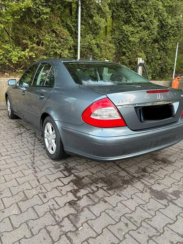 Second-hand Mercedes E320 2007 Berlinǎ