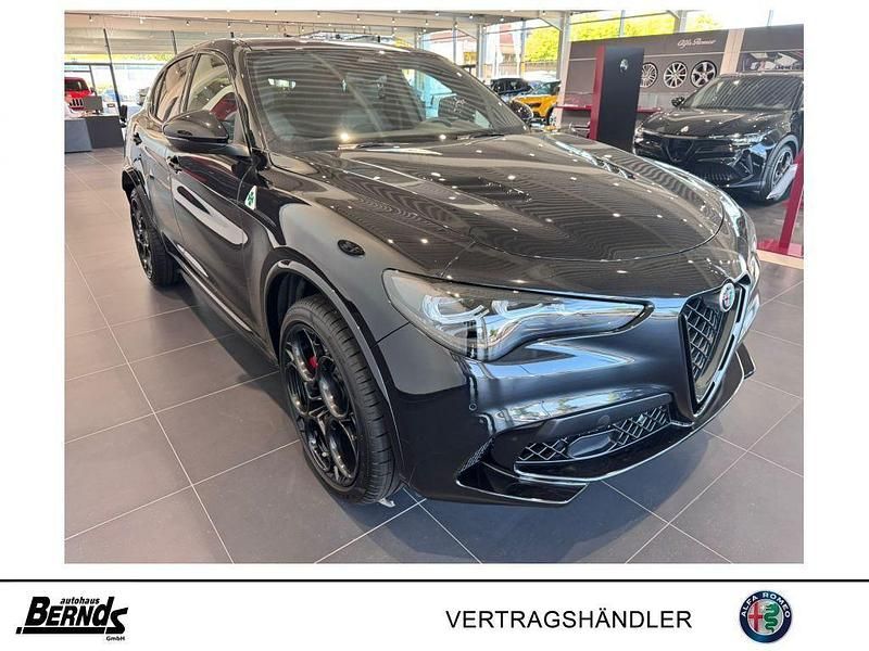 Neu Alfa Romeo Stelvio Quadrifoglio 519 PS (381 kW) 2025 Nero vulcano metallic SUV